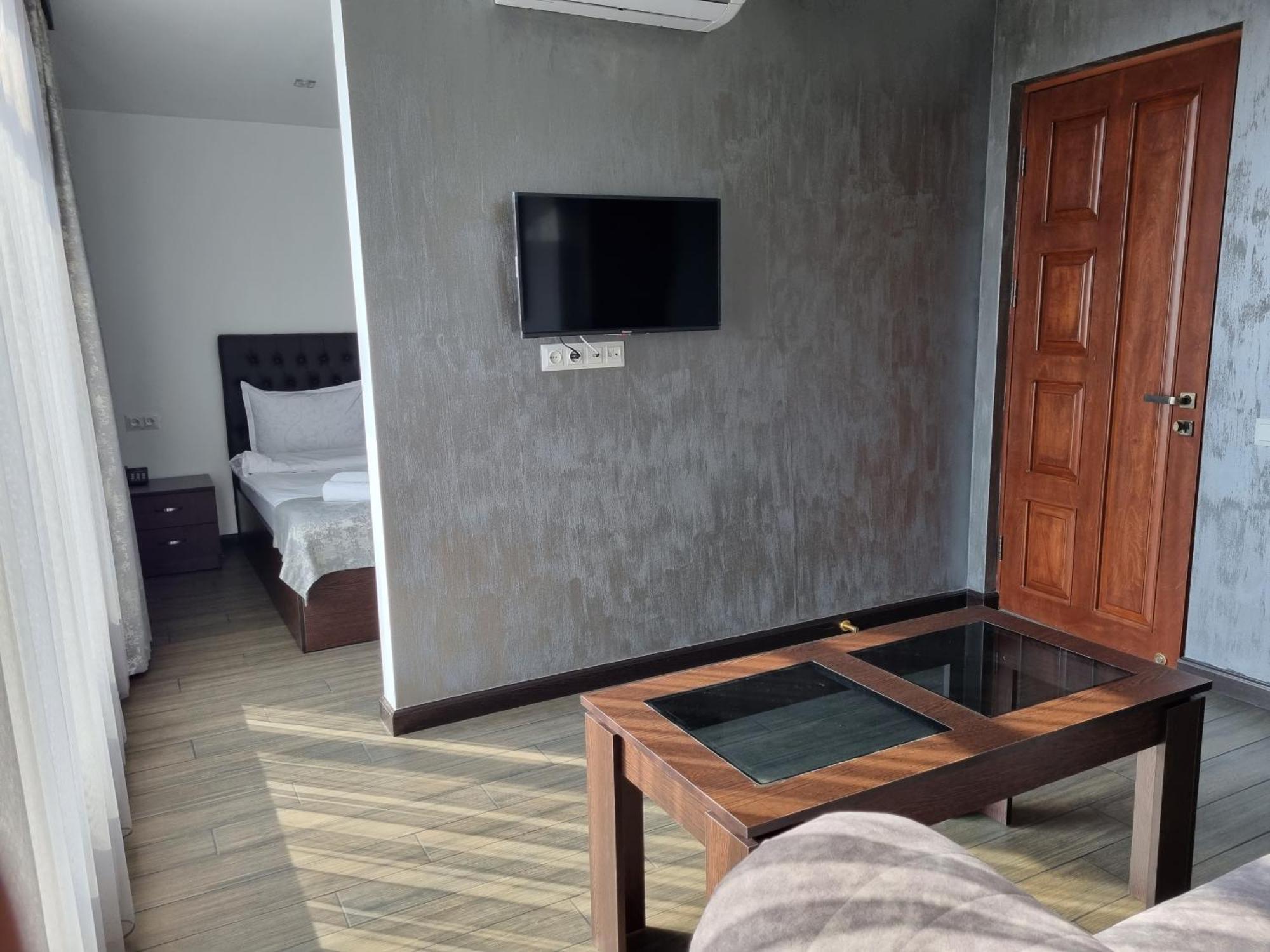 Day Inn Hotel 예레반 외부 사진